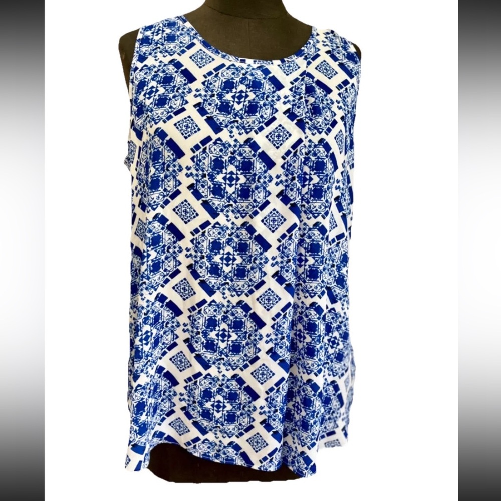 🆕The Limited Blue White Tank ladies NWT size Med‎ summer sleeveless geometric